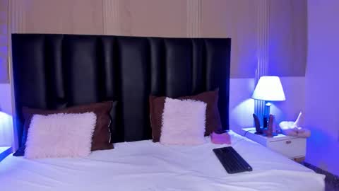 Snapshot of milf_meli chatting on 12-02-25, 07:09 milf_meli online show from 12-02-25, 07:09