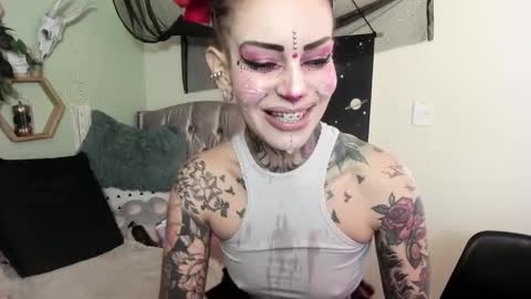 Isabella online show from 11-07-25, 01:11