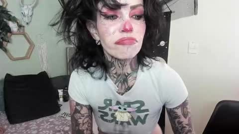 Isabella online show from 12-16-25, 01:38