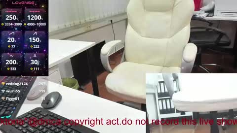 Snapshot of milf_viktoria chatting on 12-16-24, 03:00 Viktoria online show from 12-16-24, 03:00