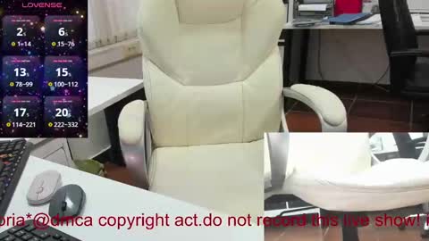 Snapshot of milf_viktoria chatting on 01-29-25, 11:09 Viktoria online show from 01-29-25, 11:09