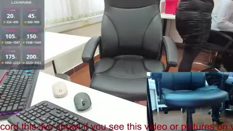 Snapshot of milf_viktoria chatting on 09-19-25, 09:11 Viktoria online show from 09-19-25, 09:11