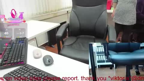 Snapshot of milf_viktoria chatting on 12-15-25, 11:47 Viktoria online show from 12-15-25, 11:47