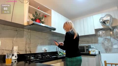 Snapshot of milfashley chatting on 01-09-25, 01:56 ASHLEY online show from 01-09-25, 01:56