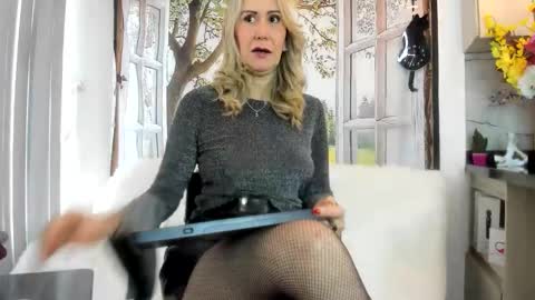 Snapshot of milfashley chatting on 03-30-26, 02:40 ASHLEY online show from 03-30-26, 02:40