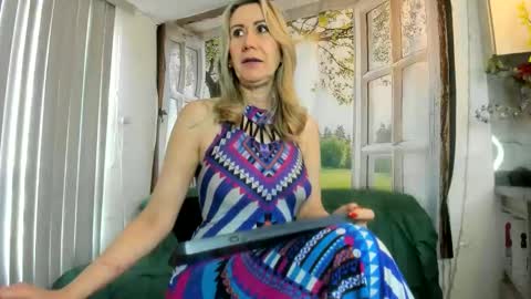 Snapshot of milfashley chatting on 04-19-26, 01:10 ASHLEY online show from 04-19-26, 01:10
