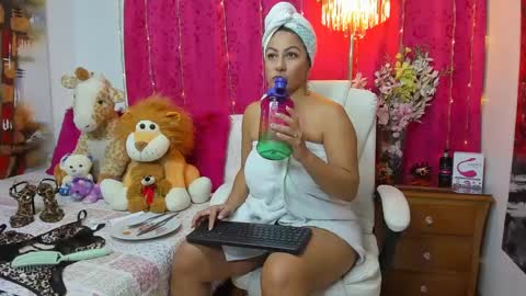 Snapshot of milfboobs_10 chatting on 02-08-25, 01:54 Nakary Bustamante online show from 02-08-25, 01:54