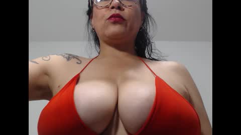 Snapshot of milfcamila367608 chatting on 09-29-25, 07:40 camila online show from 09-29-25, 07:40
