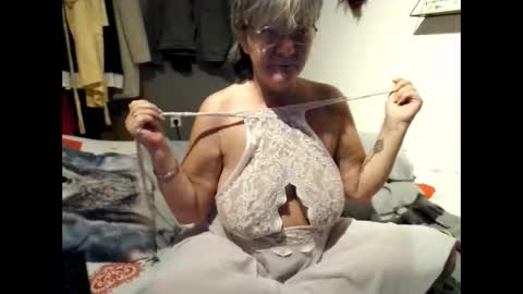 Milfchantal online show from 09-27-25, 02:49