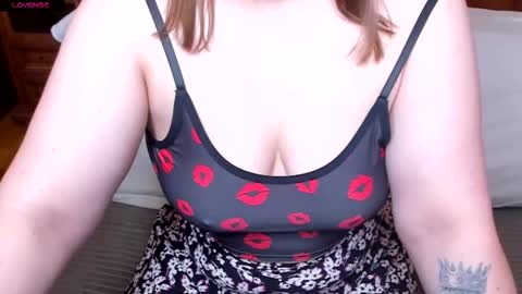 Snapshot of milfdeaa chatting on 02-24-26, 06:11 Dea online show from 02-24-26, 06:11