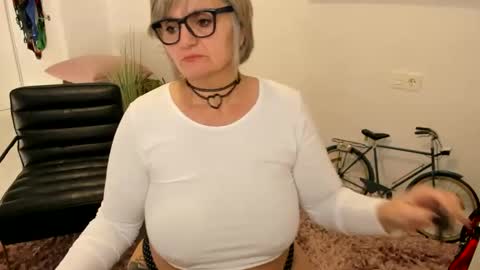 MilfElla online show from 02-04-25, 09:17