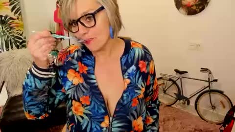 MilfElla online show from 02-08-25, 10:50