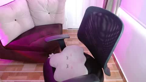 Snapshot of milfrosalie chatting on 02-20-25, 06:46 Rosalie online show from 02-20-25, 06:46