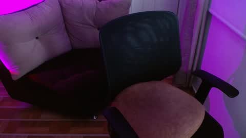 Snapshot of milfrosalie chatting on 09-11-25, 11:16 Rosalie online show from 09-11-25, 11:16