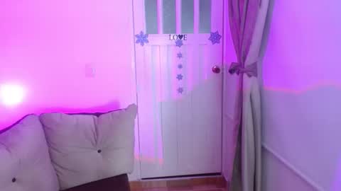 Snapshot of milfrosalie chatting on 09-24-25, 10:51 Rosalie online show from 09-24-25, 10:51