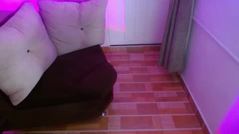 Snapshot of milfrosalie chatting on 10-07-25, 11:29 Rosalie online show from 10-07-25, 11:29