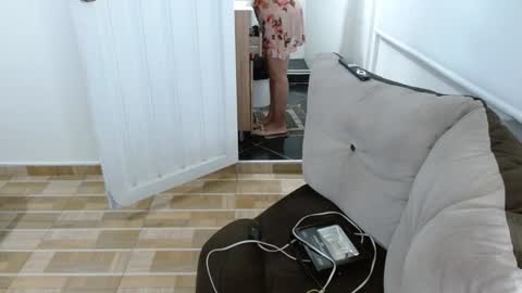 Snapshot of milfrosalie chatting on 11-28-25, 09:34 Rosalie online show from 11-28-25, 09:34