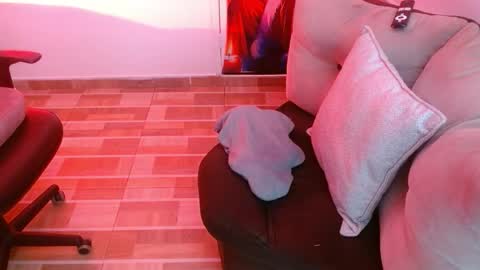 Snapshot of milfrosalie chatting on 12-15-25, 09:46 Rosalie online show from 12-15-25, 09:46