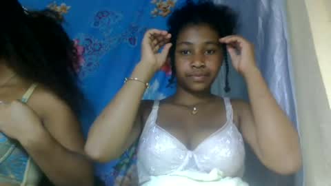 Snapshot of milinasy chatting on 06-25-26, 06:56 milinasy online show from 06-25-26, 06:56