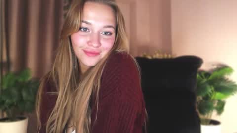 milk_bunny_ online show from 09-16-25, 11:33