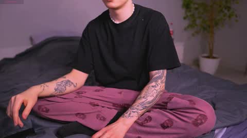 Snapshot of milkboy_blonde chatting on 03-11-25, 12:17 milkboy_blonde online show from 03-11-25, 12:17