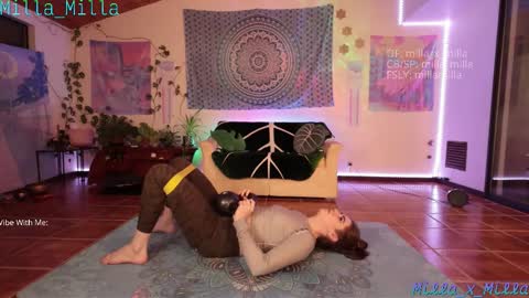 milla_milla online show from 12-20-25, 03:35