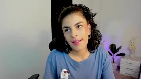 Snapshot of milla_pixxie chatting on 12-07-24, 09:28 Milagros online show from 12-07-24, 09:28