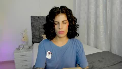 Snapshot of milla_pixxie chatting on 02-10-25, 05:25 Milagros online show from 02-10-25, 05:25