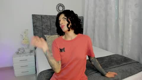 Snapshot of milla_pixxie chatting on 02-15-25, 04:03 Milagros online show from 02-15-25, 04:03