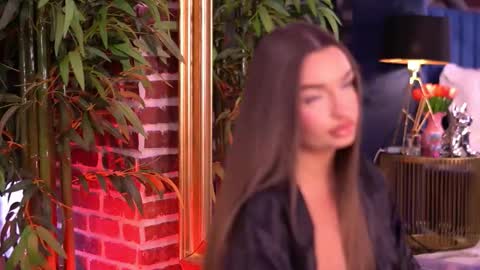 Snapshot of milla_serene chatting on 12-14-25, 07:14 Milla online show from 12-14-25, 07:14