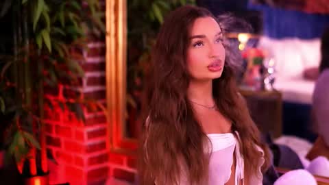 Snapshot of milla_serene chatting on 12-15-25, 05:01 Milla online show from 12-15-25, 05:01