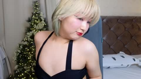 Snapshot of milla_waves chatting on 12-24-24, 05:44 Milla or just Mi online show from 12-24-24, 05:44