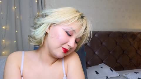 Snapshot of milla_waves chatting on 01-28-25, 04:41 Milla or just Mi online show from 01-28-25, 04:41