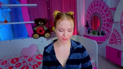 Snapshot of millana_hot chatting on 02-12-26, 10:05 Milana online show from 02-12-26, 10:05