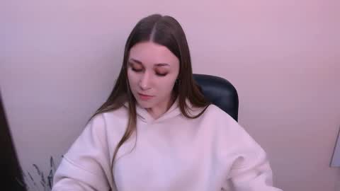 Snapshot of millasamsd chatting on 11-28-25, 01:14 Milla online show from 11-28-25, 01:14