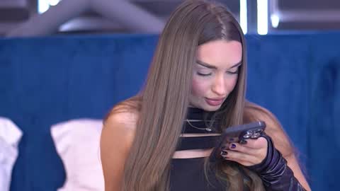 Snapshot of millaserene chatting on 09-11-25, 07:08 Milla online show from 09-11-25, 07:08