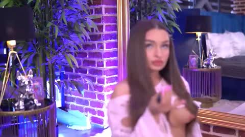 Snapshot of millaserene chatting on 11-01-25, 05:53 Milla online show from 11-01-25, 05:53