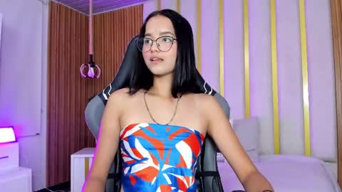 Snapshot of milleamours_ chatting on 06-01-26, 10:28 MILLE online show from 06-01-26, 10:28