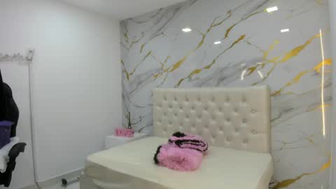 miller_silvana online show from 06-05-26, 11:38