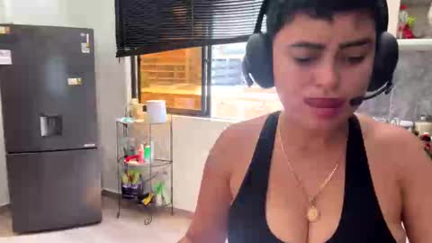 Im girl my name is Johana  online show from 10-29-25, 06:53