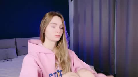 Snapshot of millianni chatting on 11-23-25, 07:08 Mila online show from 11-23-25, 07:08