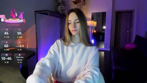 Snapshot of millianni chatting on 11-24-25, 06:46 Mila online show from 11-24-25, 06:46