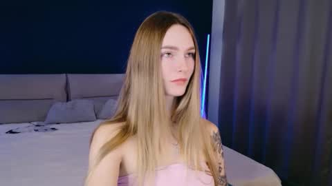 Snapshot of millianni chatting on 12-03-25, 07:27 Mila online show from 12-03-25, 07:27