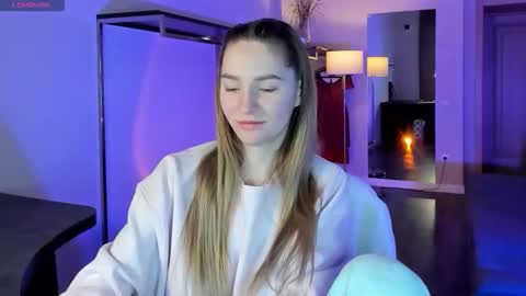 Snapshot of millianni chatting on 12-14-25, 07:14 Mila online show from 12-14-25, 07:14