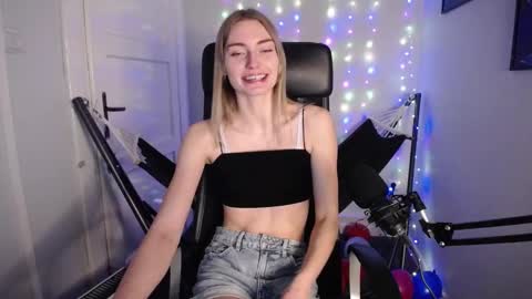 Snapshot of millie_lacroix chatting on 01-20-25, 03:28 millie_lacroix online show from 01-20-25, 03:28