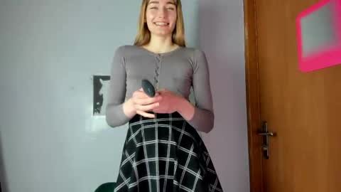 millie_lacroix online show from 04-20-26, 11:46