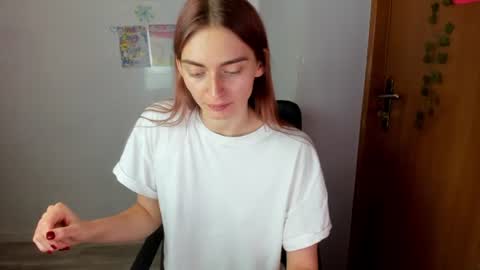 Snapshot of millie_lacroix chatting on 06-23-26, 01:42 millie_lacroix online show from 06-23-26, 01:42