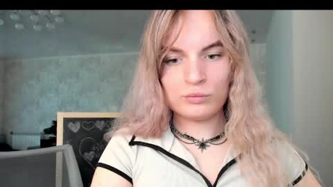 mili-kira online show from 04-26-26, 01:09