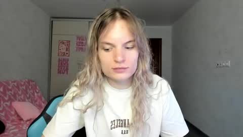 mili-kira online show from 05-18-26, 04:51