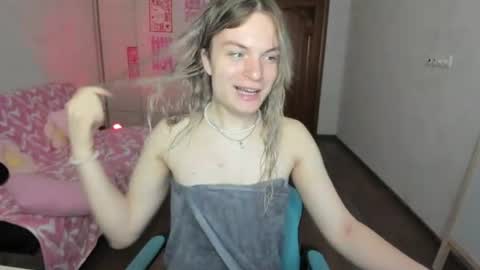 Snapshot of millikira006 chatting on 06-14-26, 04:25 mili-kira online show from 06-14-26, 04:25